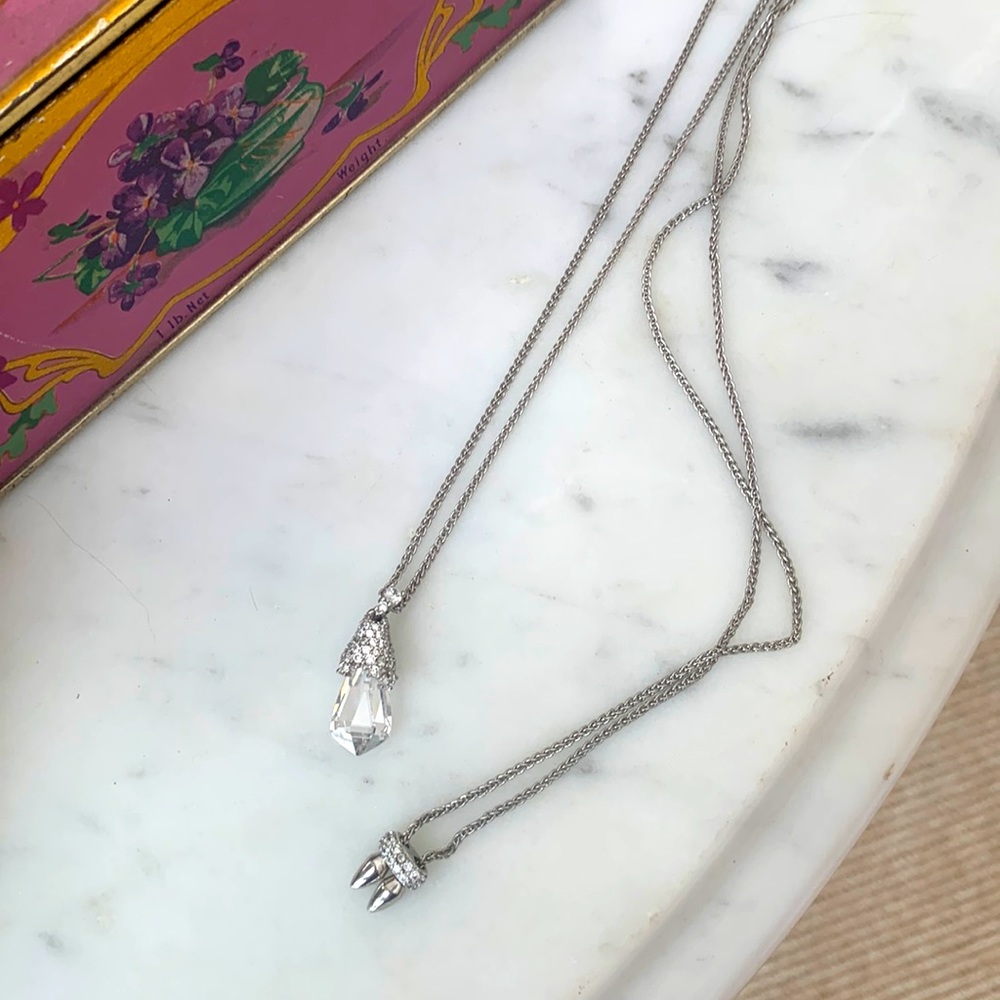 Kendra Scott necklace